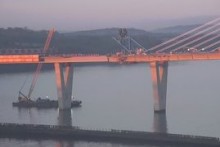 Final deck section lifted on Queensferry Crossing