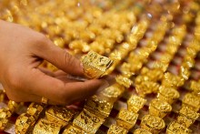 Gold prices soar to new peak