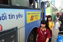 Ads on public buses can bring HCMC over $7.8 mln a year: transport department