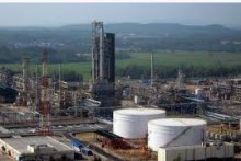 Giá dầu xuống dưới 20 USD