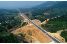 Expressway to link Hanoi with popular travel destination Moc Chau