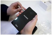 Vietnamese phone owners anxious as Google cuts Huawei ties