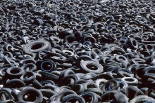 Biến lốp xe cũ thành bê tông cao su vụn thân thiện môi trường