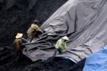 Nhà máy điện hoạt động cầm cự chờ tiếp than