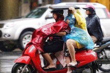 Công sở, trường học Hà Nội khẩn cấp di tản vì bão Dianmu