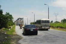 Chủ đầu tư muốn dừng hoạt động cầu Hạc Trì vì thua lỗ