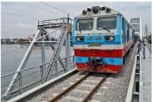 New Saigon railway bridge hosts first test run