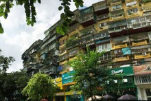 Tập thể cũ Hà Nội: Chật chội, cơi nới và xuống cấp