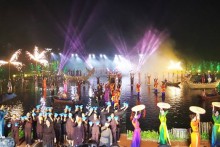 Ra mắt sân khấu thực cảnh đầu tiên tại Việt Nam