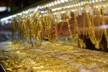 Domestic gold prices increased in the opposite direction of the world