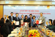 Ký biên bản thỏa thuận và hợp đồng chuyên gia Dự án GDSS
