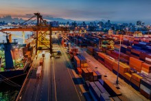 Việt Nam nhập siêu gần 900 triệu USD nửa đầu tháng 12